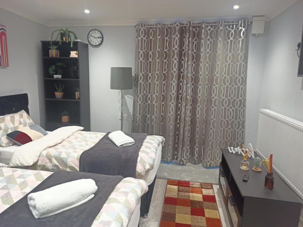 Homey Studio In Newport Perfect For Couples & Travelers Экстерьер фото