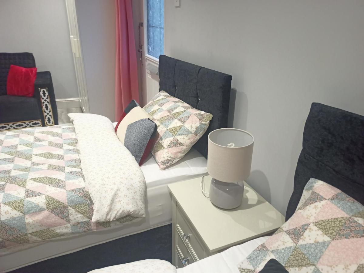 Homey Studio In Newport Perfect For Couples & Travelers Экстерьер фото