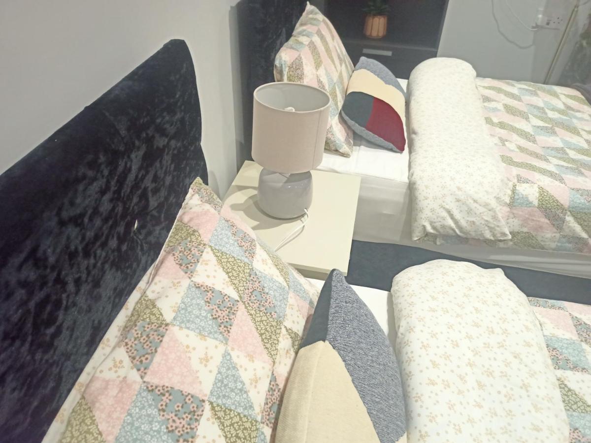 Homey Studio In Newport Perfect For Couples & Travelers Экстерьер фото