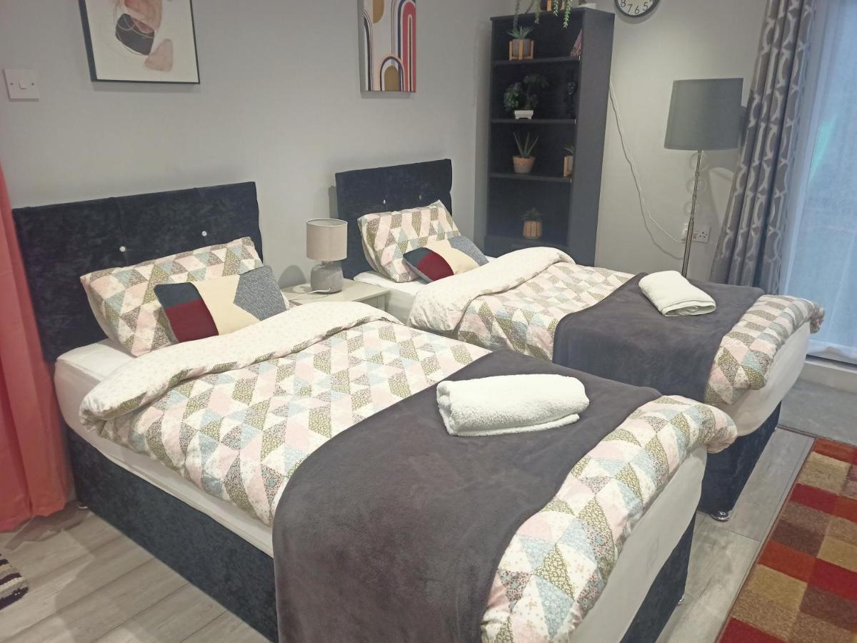 Homey Studio In Newport Perfect For Couples & Travelers Экстерьер фото
