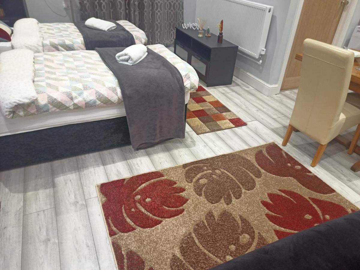 Homey Studio In Newport Perfect For Couples & Travelers Экстерьер фото