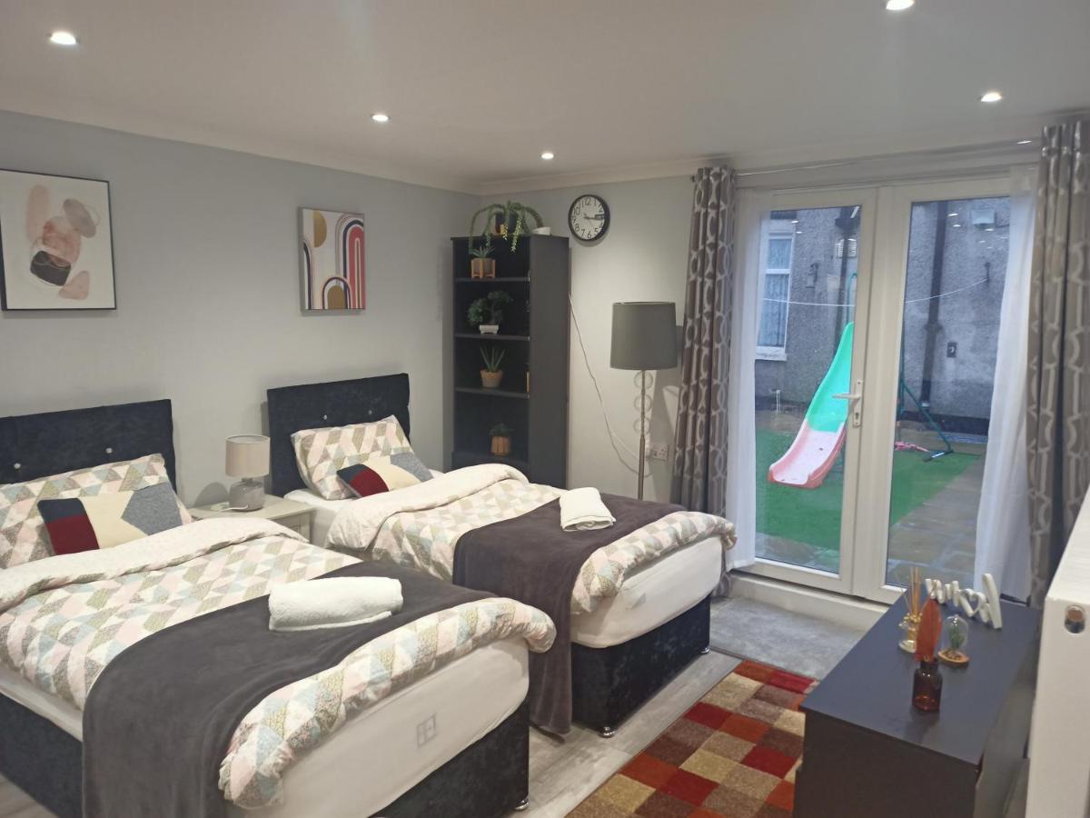 Homey Studio In Newport Perfect For Couples & Travelers Экстерьер фото