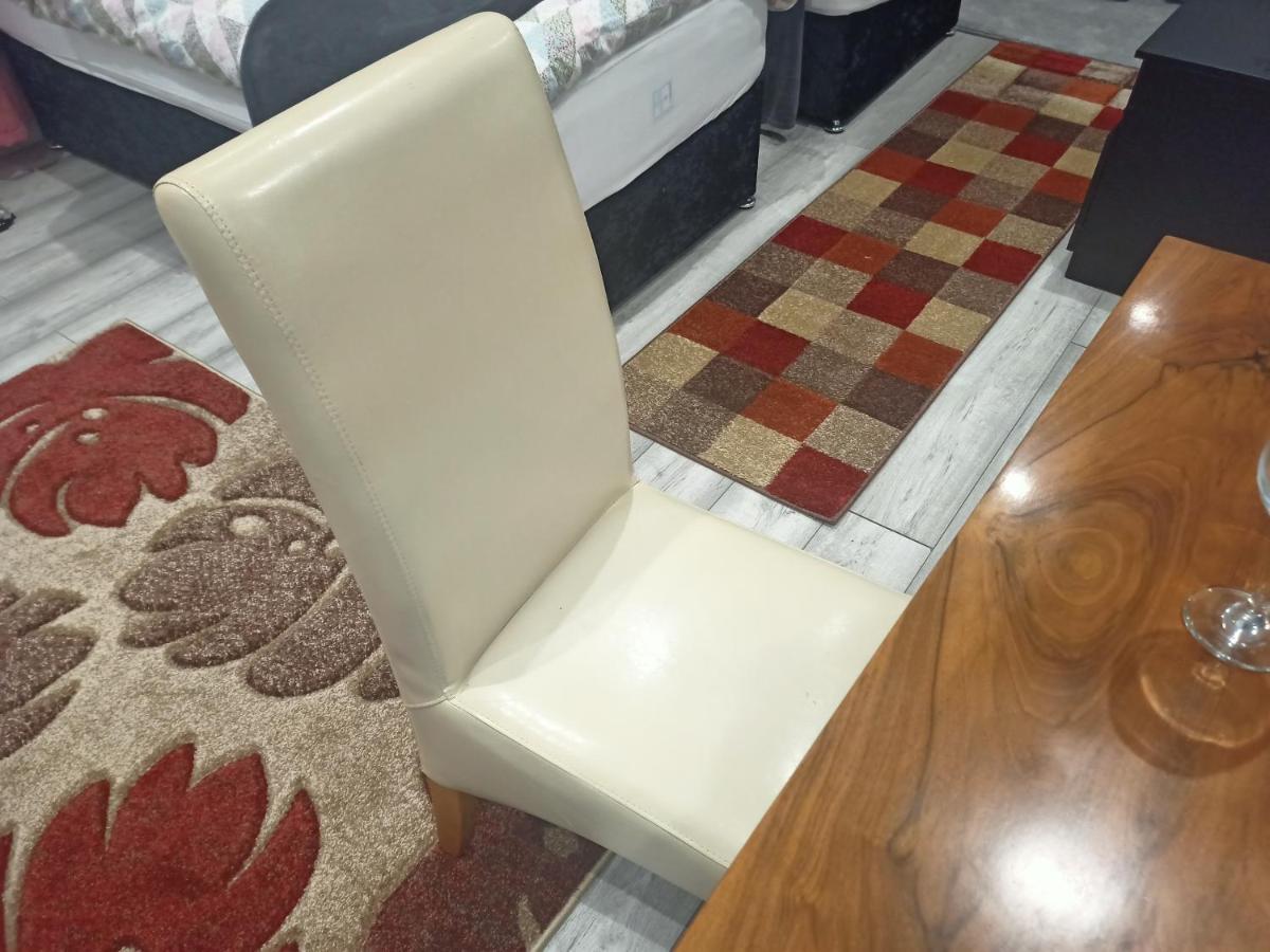 Homey Studio In Newport Perfect For Couples & Travelers Экстерьер фото