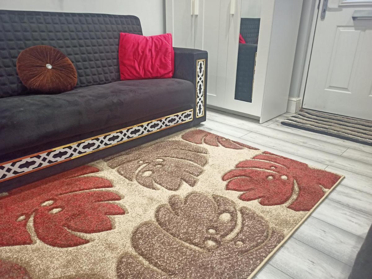 Homey Studio In Newport Perfect For Couples & Travelers Экстерьер фото