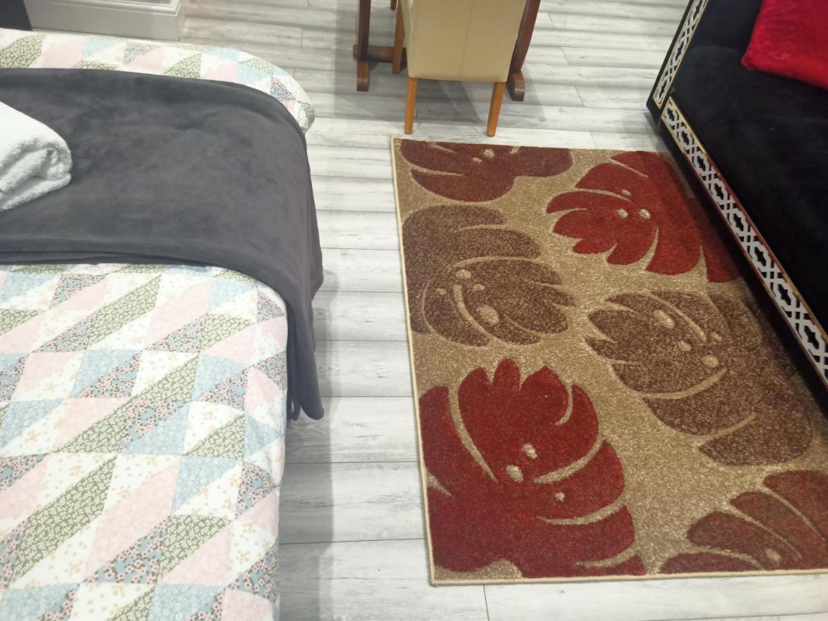 Homey Studio In Newport Perfect For Couples & Travelers Экстерьер фото