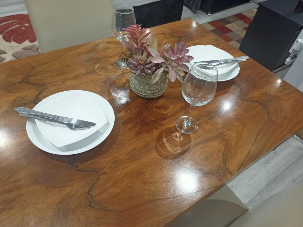Homey Studio In Newport Perfect For Couples & Travelers Экстерьер фото