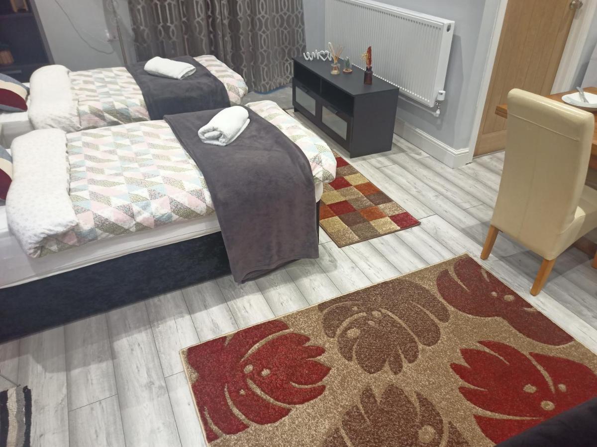 Homey Studio In Newport Perfect For Couples & Travelers Экстерьер фото