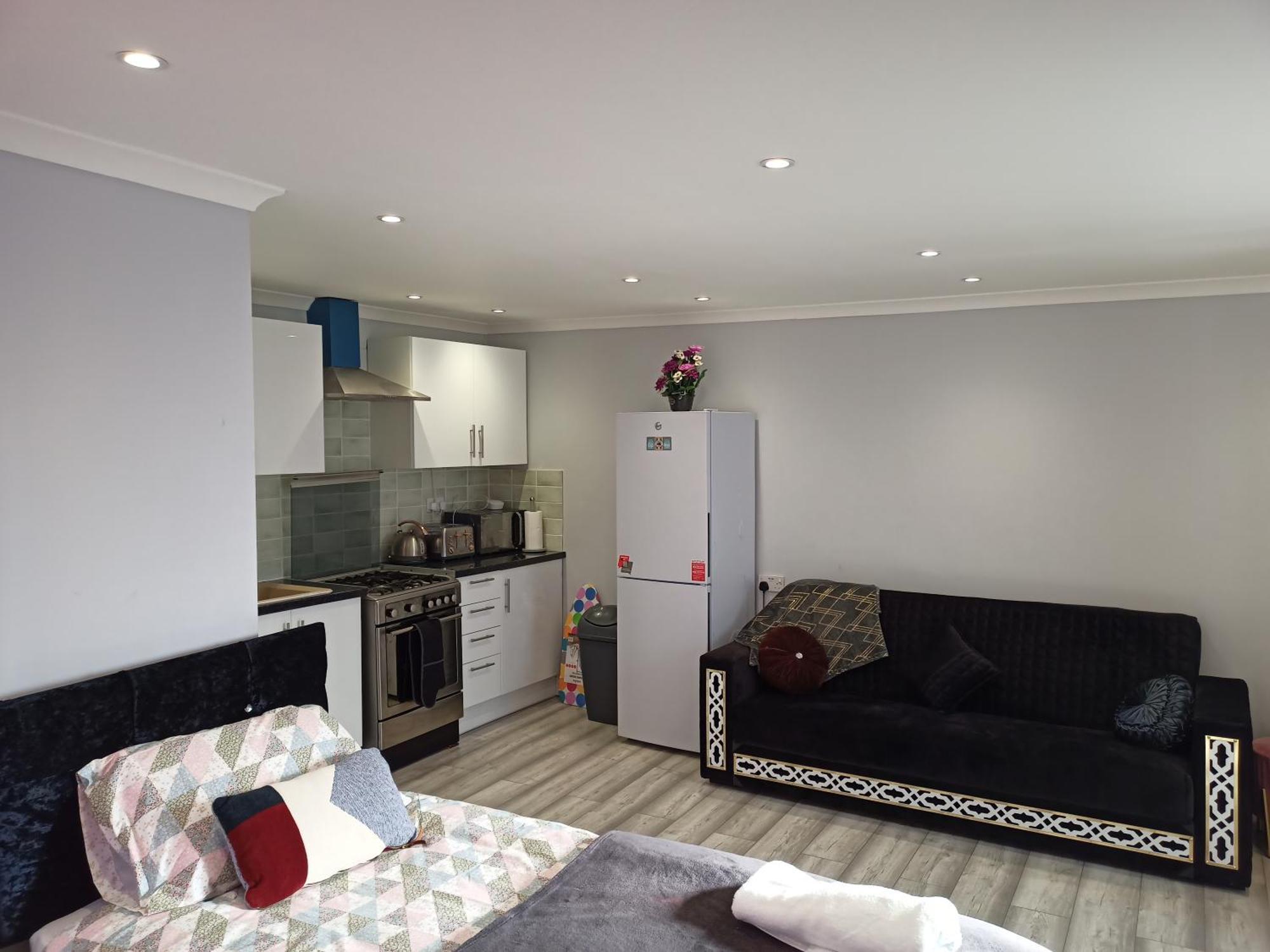 Homey Studio In Newport Perfect For Couples & Travelers Экстерьер фото